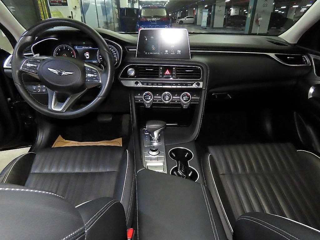 Genesis G70 - Vista 10