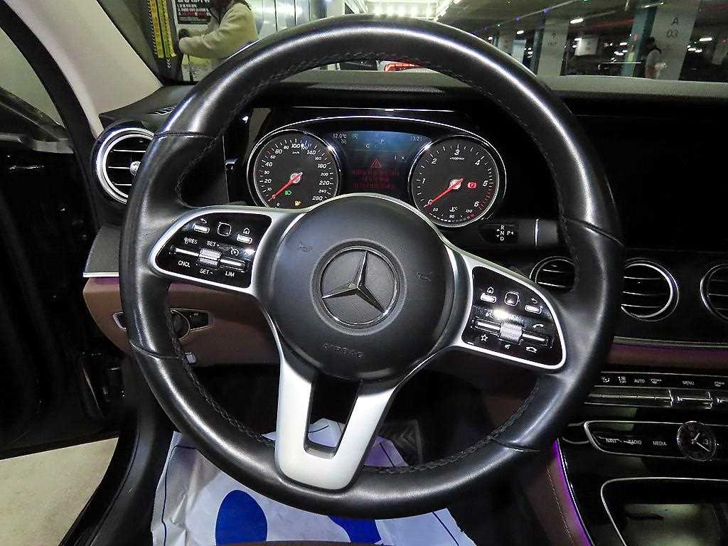 Mercedes Benz E class - Vista 8