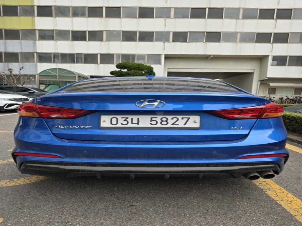 HYUNDAI Avante - Vista 4