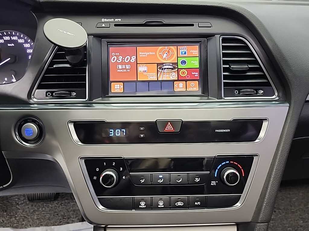 HYUNDAI Sonata - Vista 10