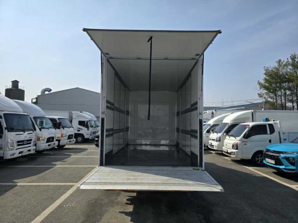 medium and large cargo truck - Vista 8