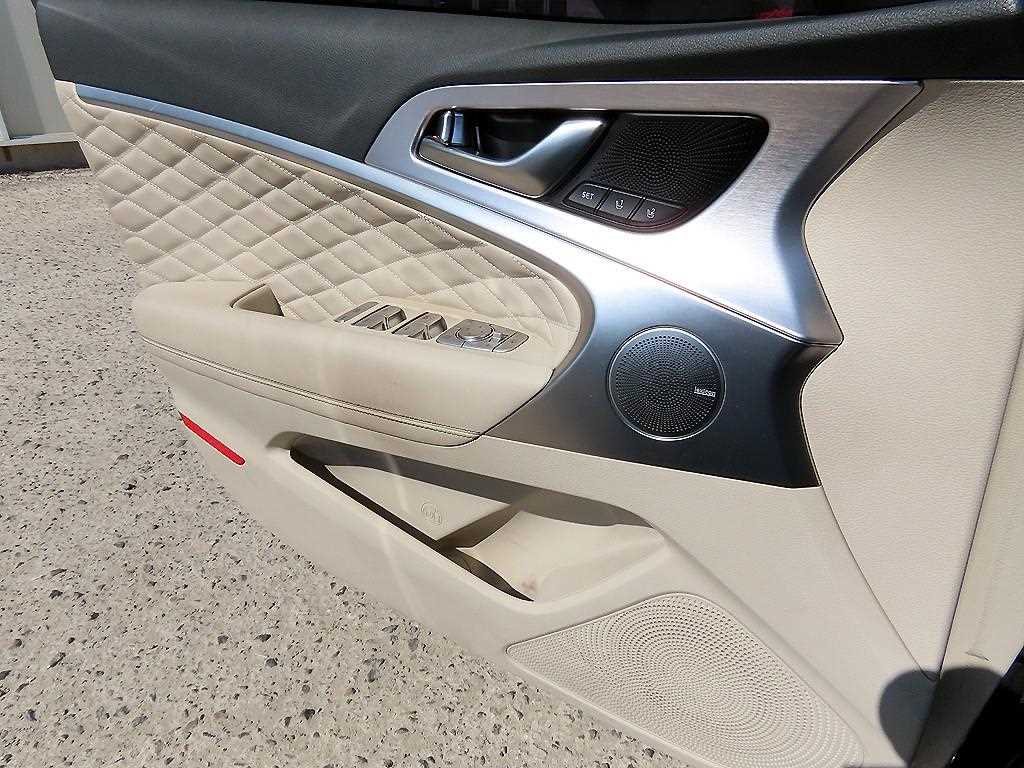 Genesis G70 - Vista 12