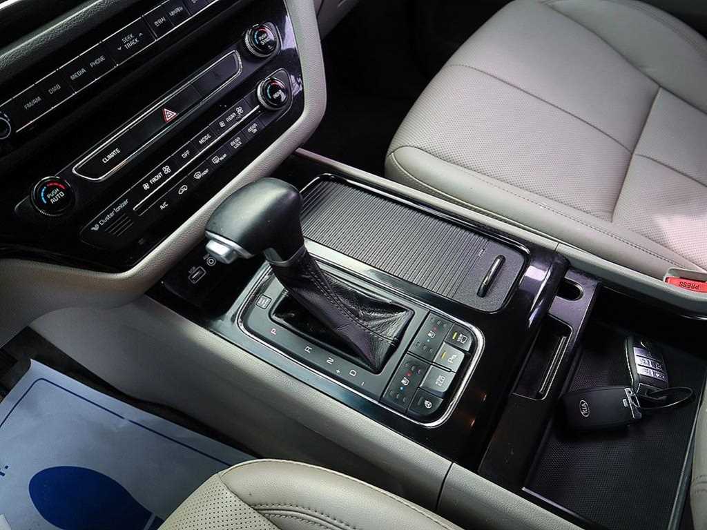 KIA Carnival - Vista 12