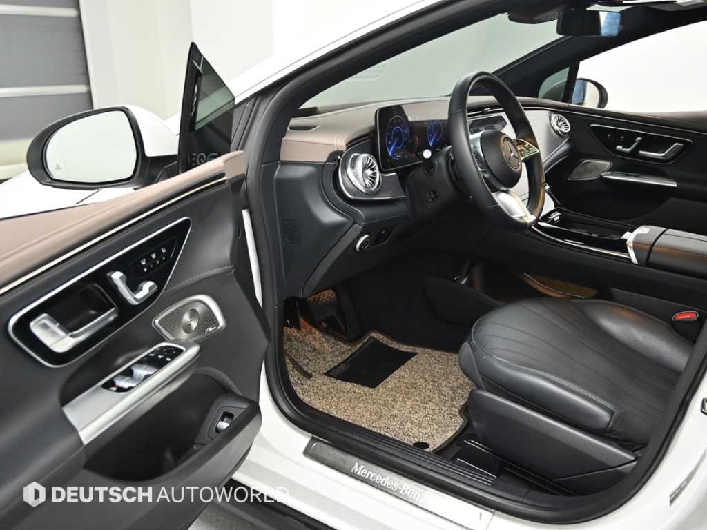Mercedes Benz EQE - Vista 11
