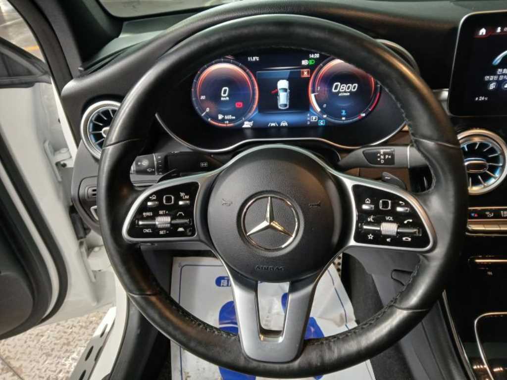 Mercedes Benz GLC Class - Vista 8