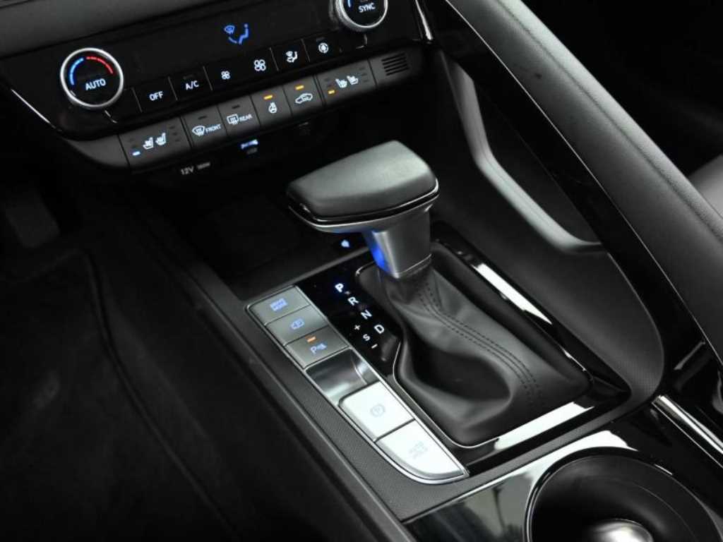 HYUNDAI Avante - Vista 9