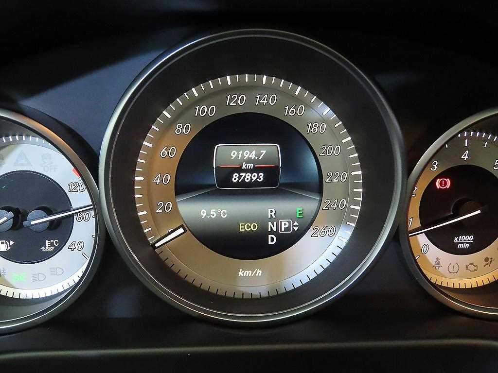 Mercedes Benz E class - Vista 9