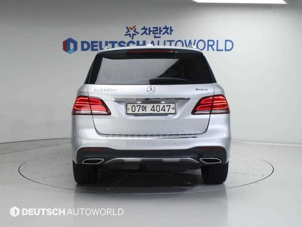 Mercedes Benz GLE Class - Vista 4