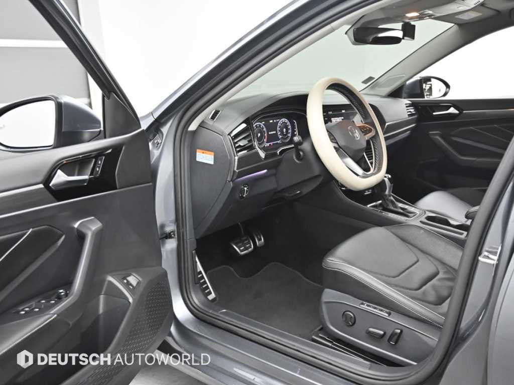 Volkswagen Jetta - Vista 11