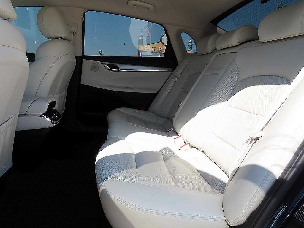 HYUNDAI Grandeur - Vista 6