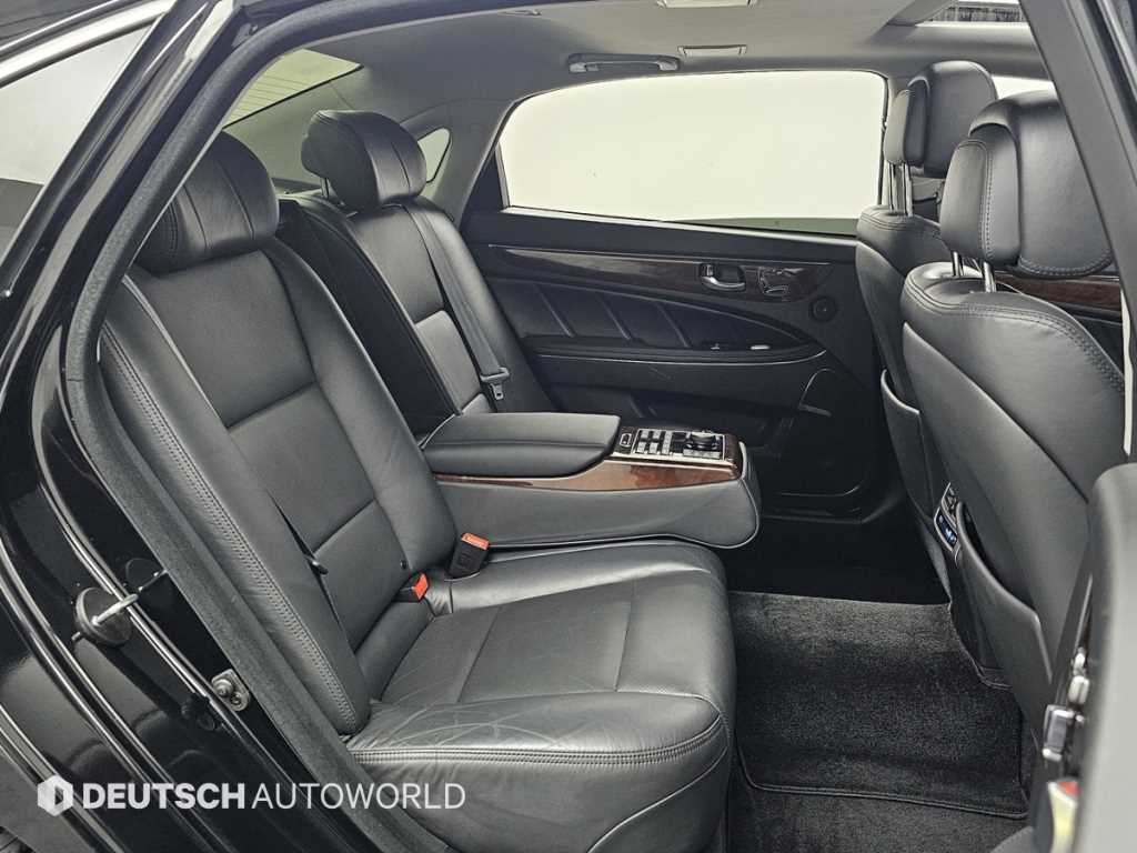 HYUNDAI Equus - Vista 12