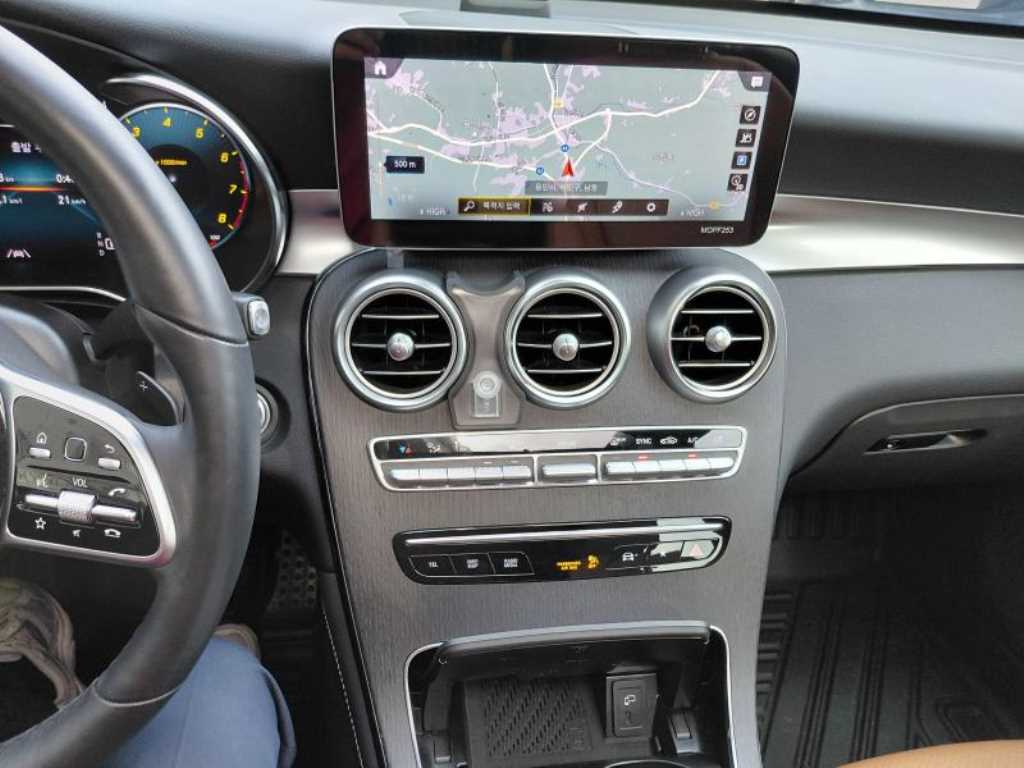 Mercedes Benz GLC Class - Vista 6