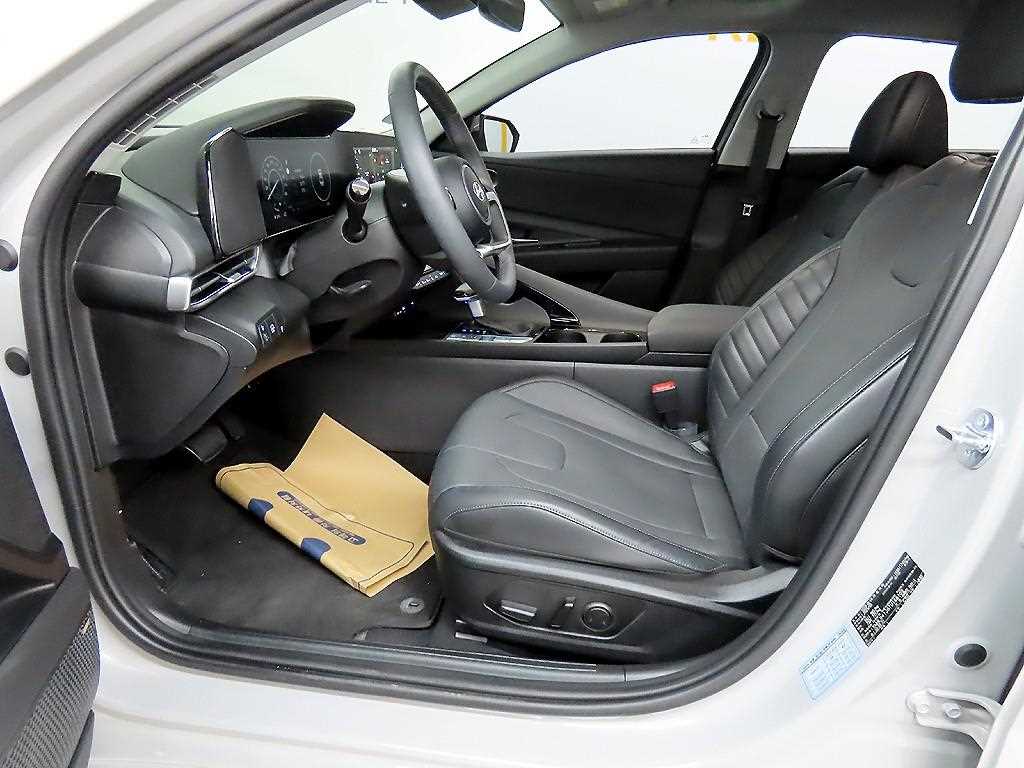 HYUNDAI Avante - Vista 5