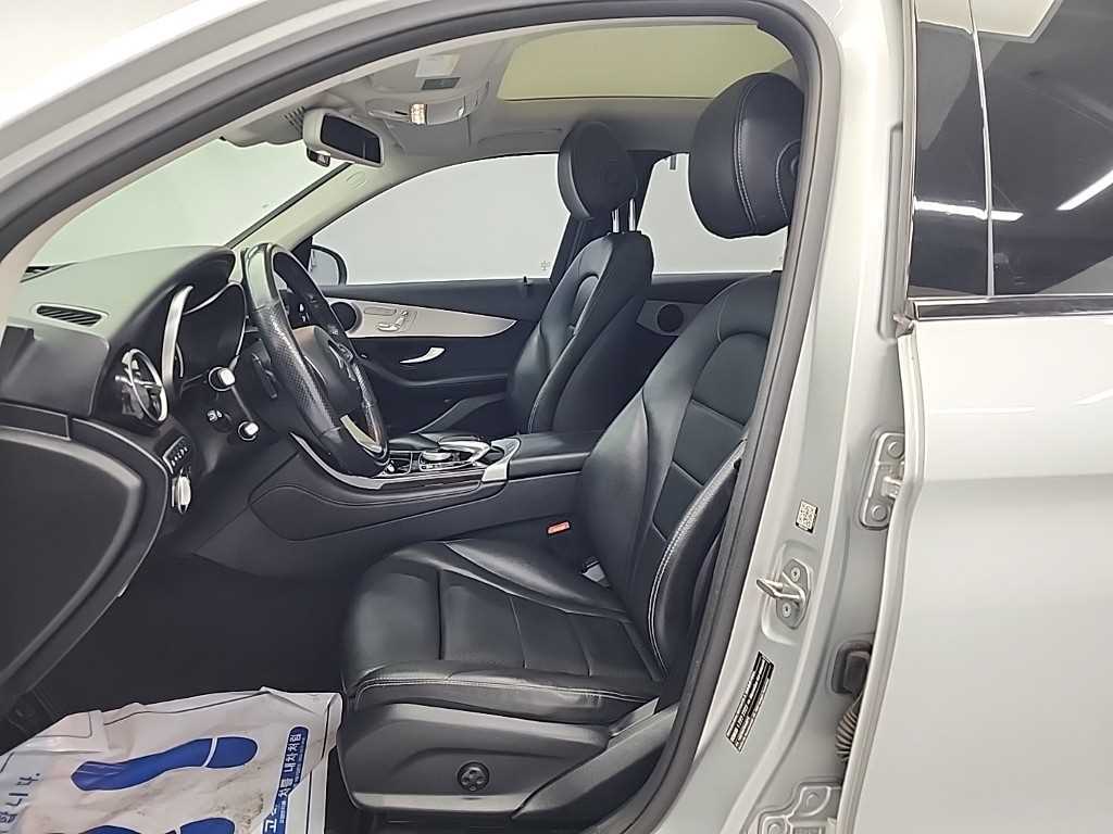 Mercedes Benz GLC Class - Vista 11