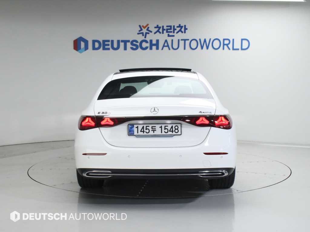 Mercedes Benz E class - Vista 4