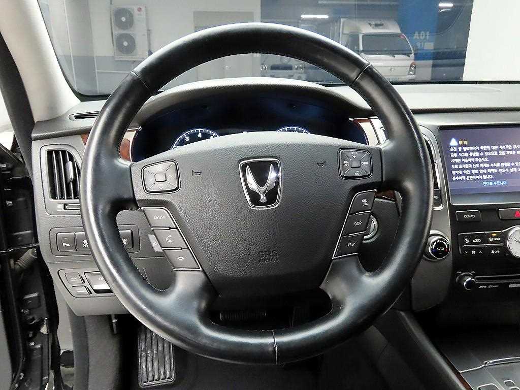 HYUNDAI Equus - Vista 7