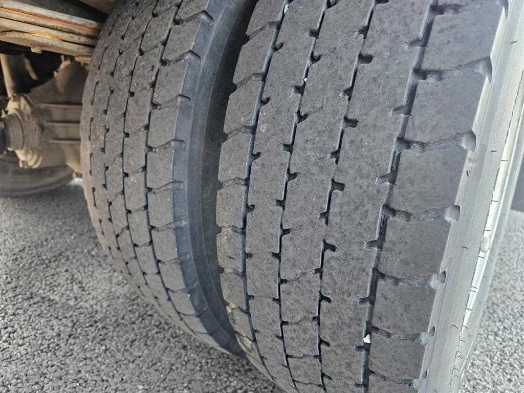 medium and large cargo truck - Vista 11