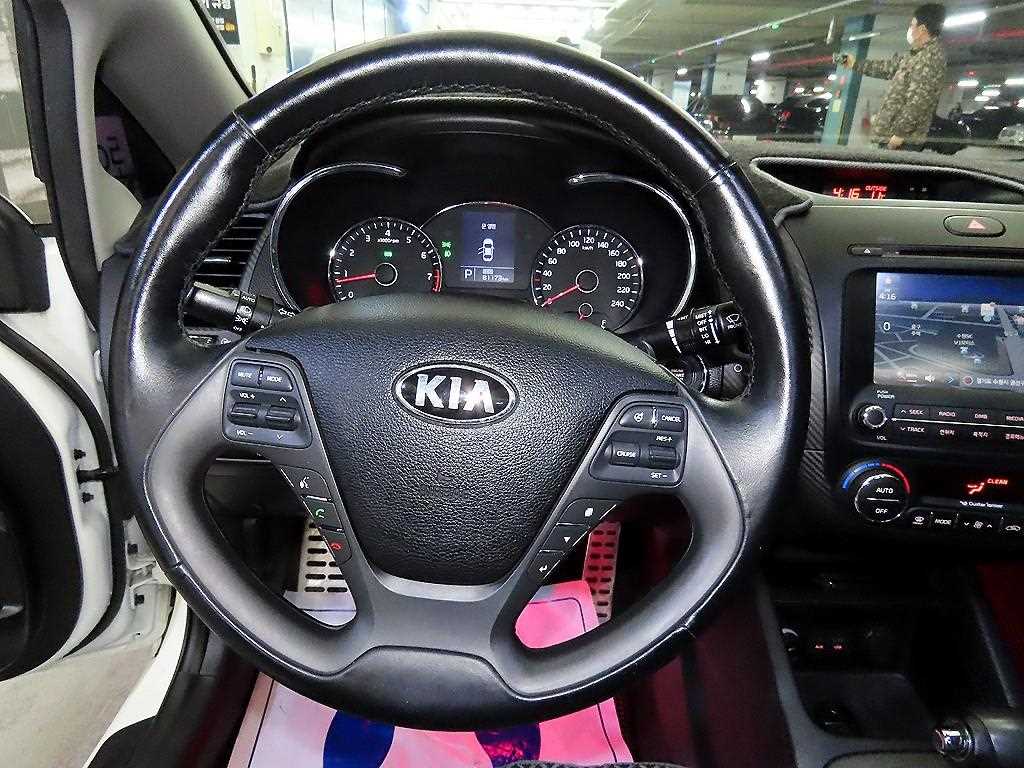 KIA K3 - Vista 8