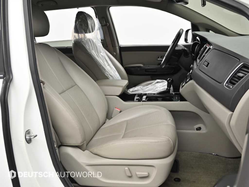KIA Carnival - Vista 10
