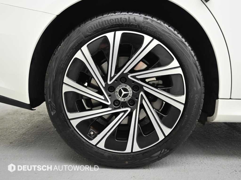 Mercedes Benz E class - Vista 5