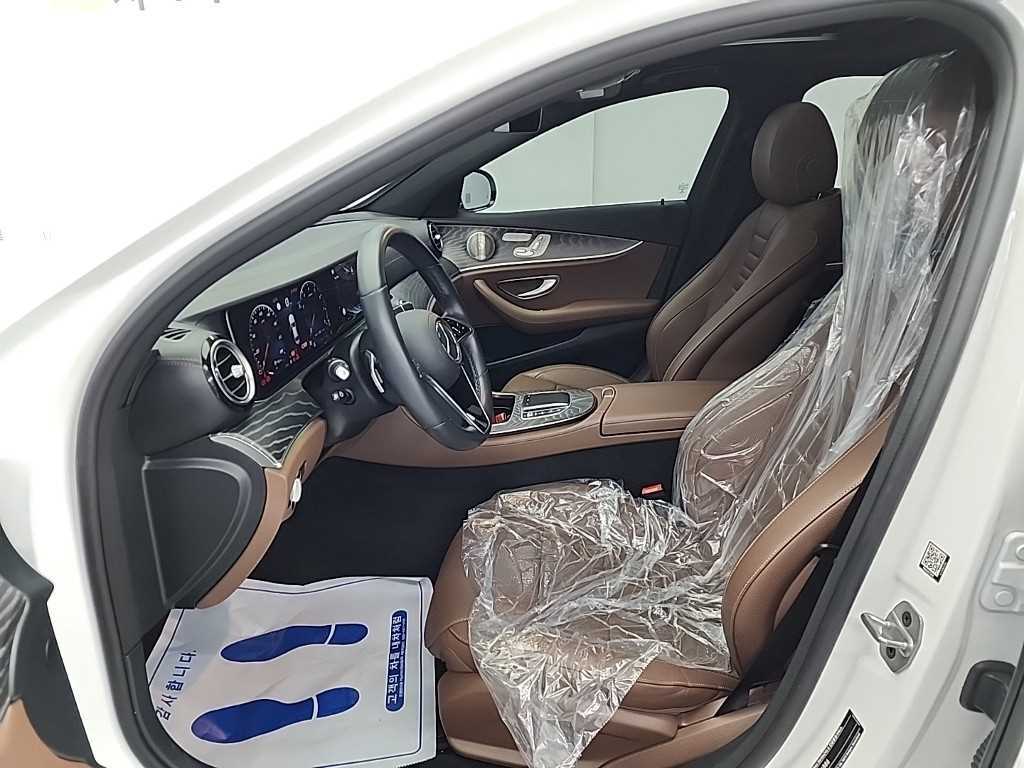 Mercedes Benz E class - Vista 11