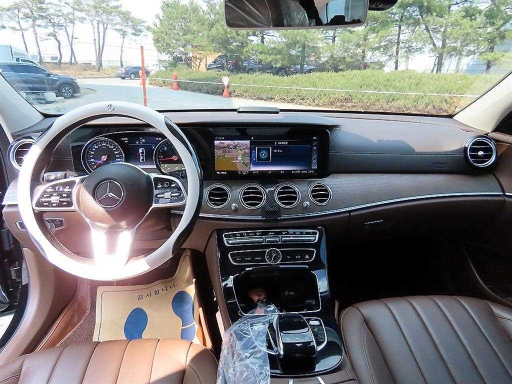 Mercedes Benz E class - Vista 7