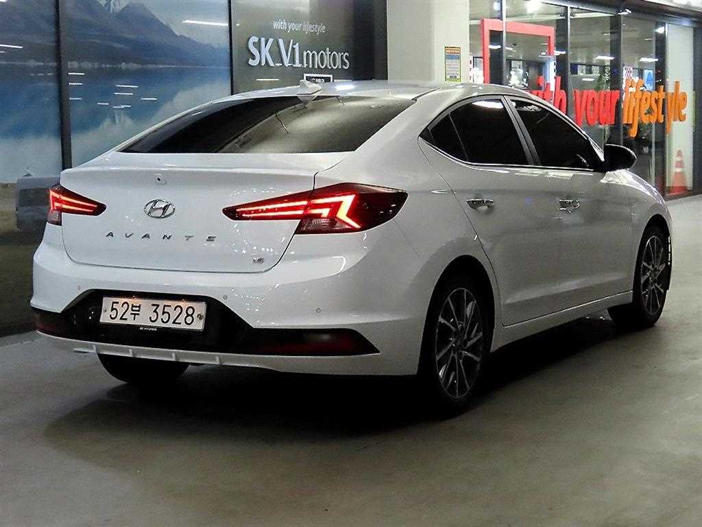 HYUNDAI Avante - Vista 4