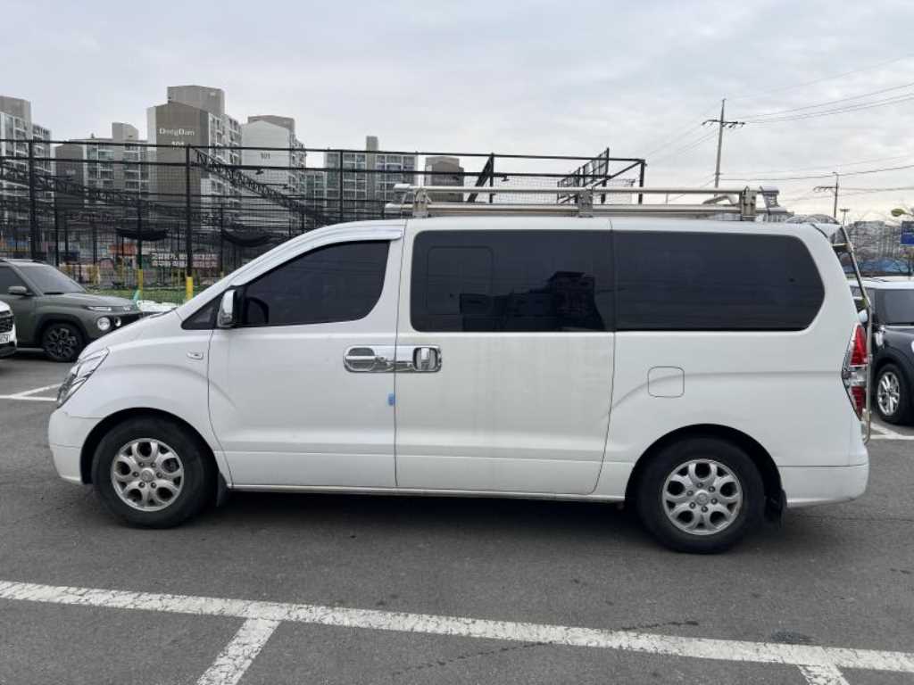 HYUNDAI Starex - Vista 5