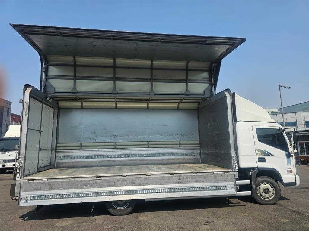 medium and large cargo truck - Vista 6