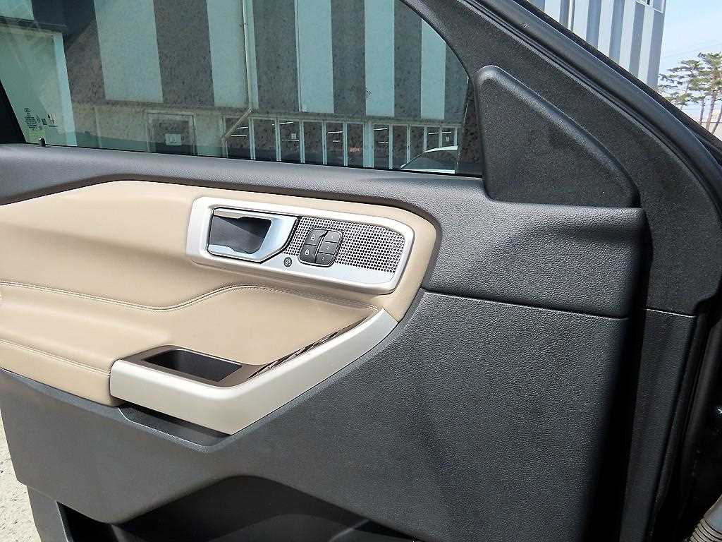 Ford Explorer - Vista 11