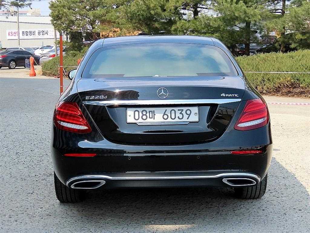 Mercedes Benz E class - Vista 4