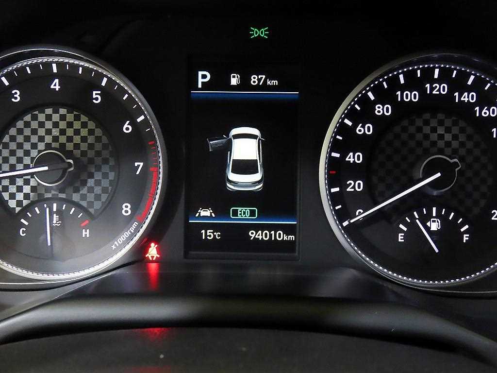 HYUNDAI Avante - Vista 9