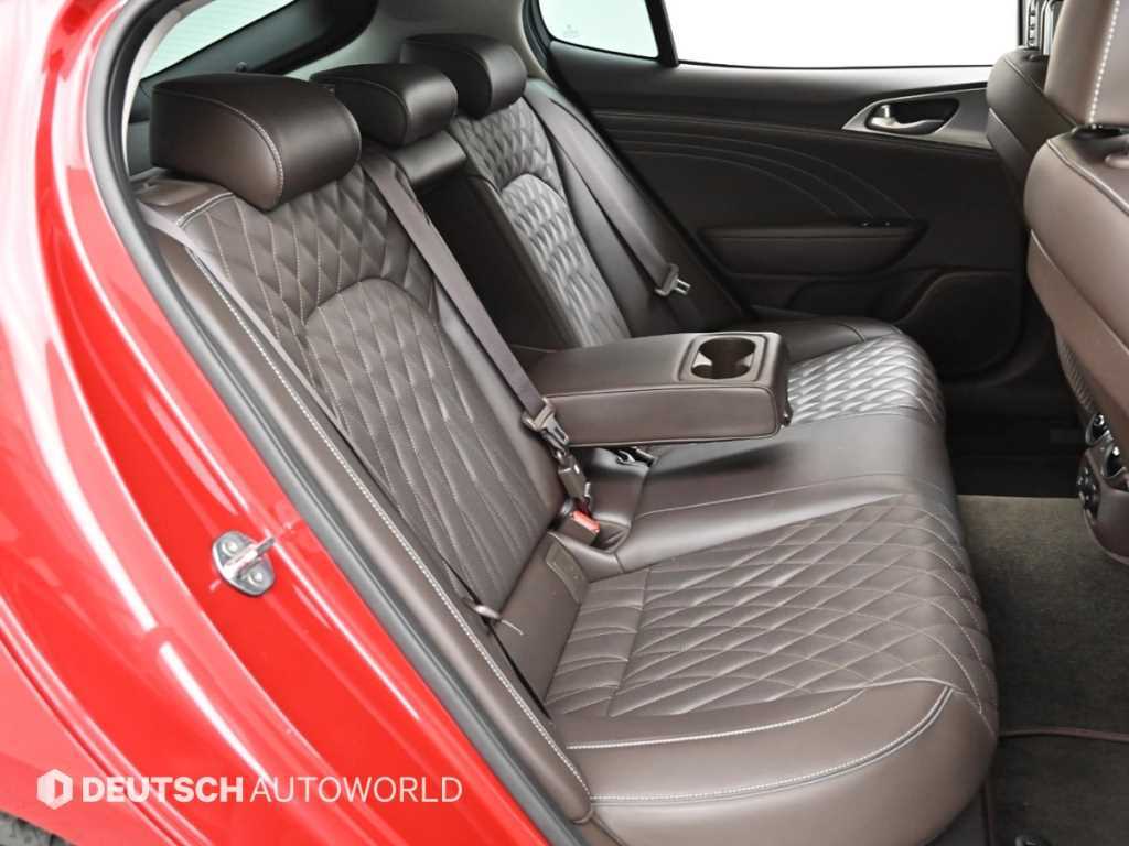 KIA Stinger - Vista 12