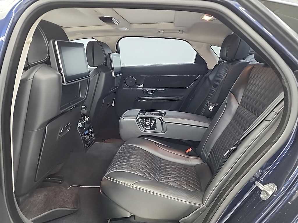 Jaguar XJ - Vista 12