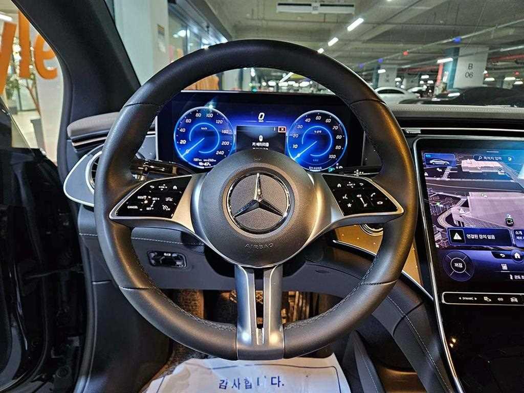 Mercedes Benz EQE - Vista 12