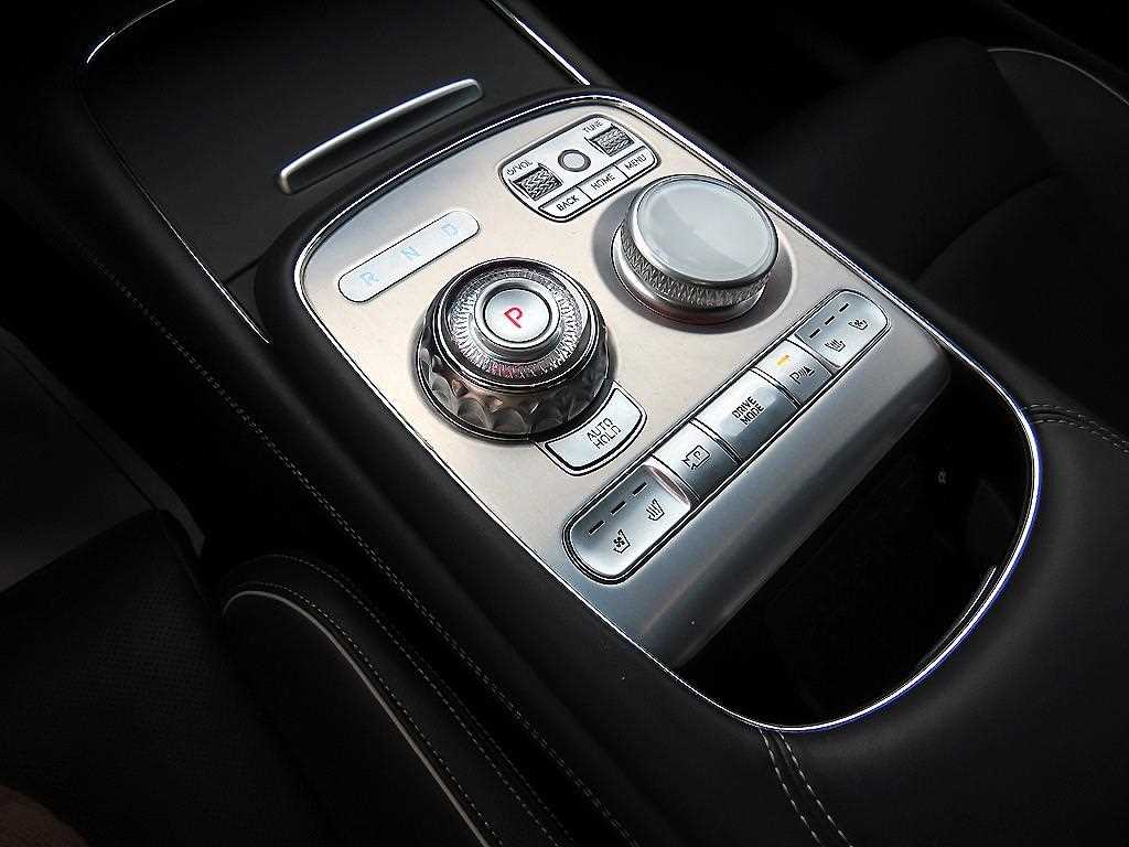 Genesis G90 - Vista 10