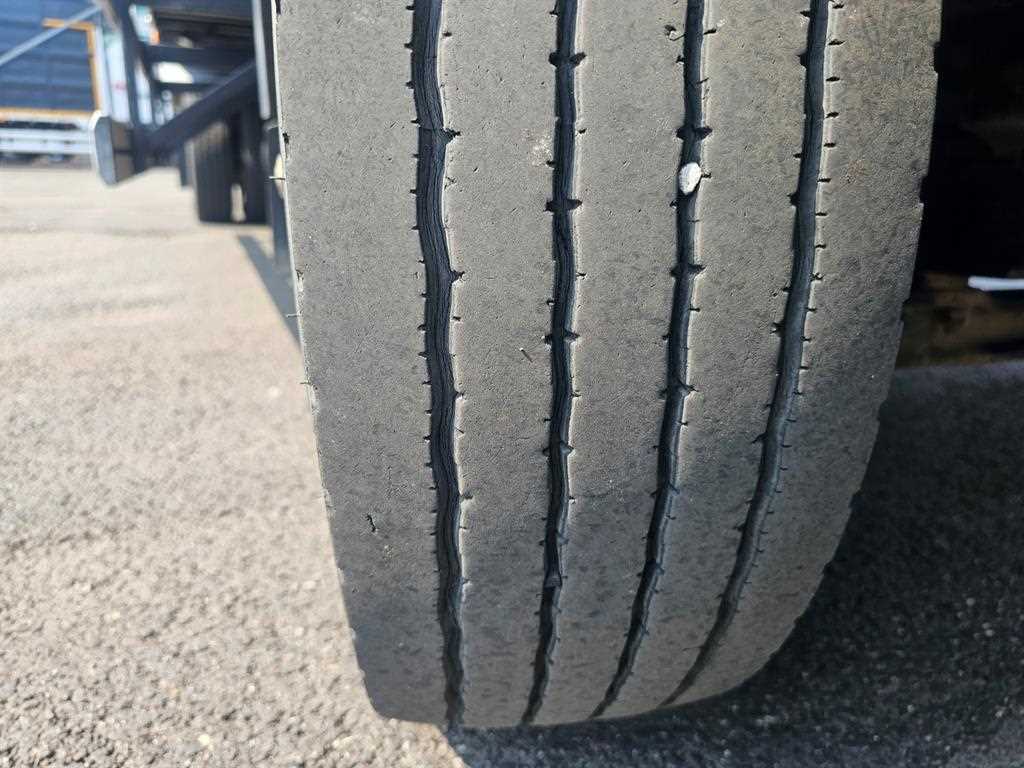 medium and large cargo truck - Vista 10