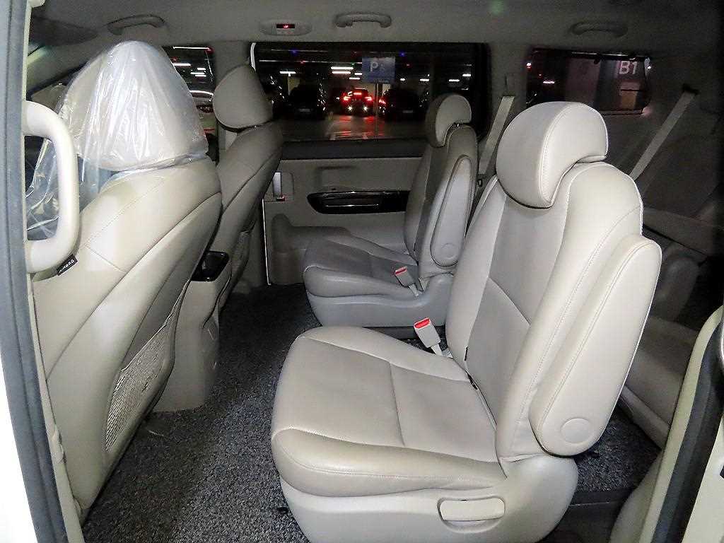 KIA Carnival - Vista 7