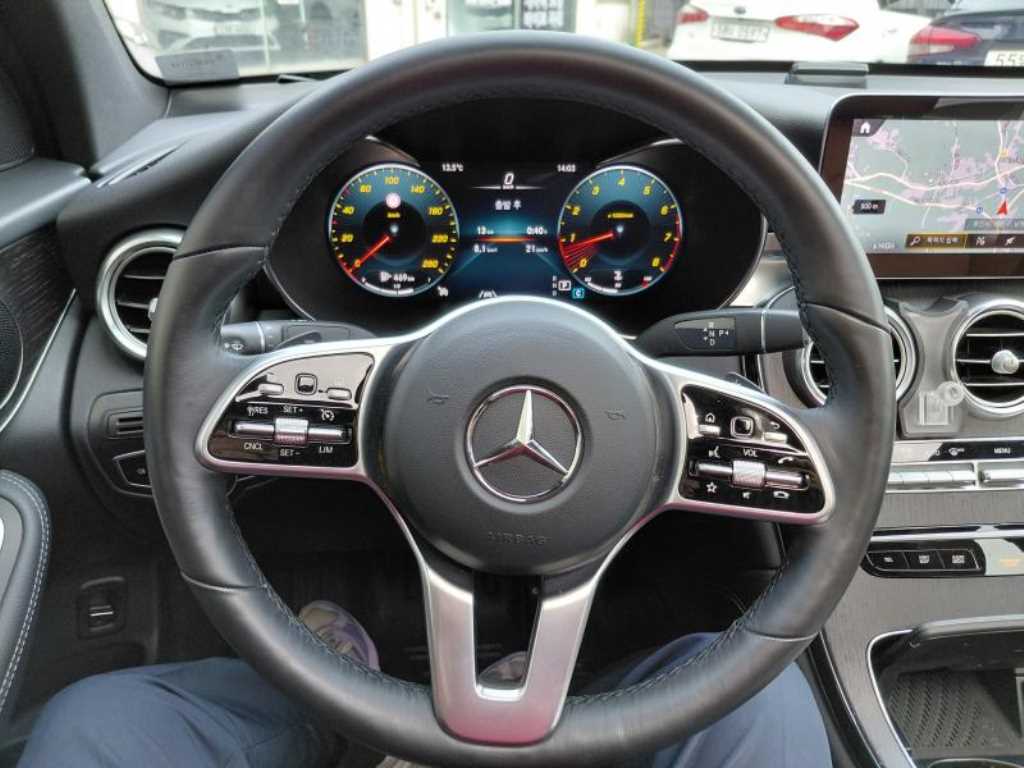 Mercedes Benz GLC Class - Vista 5