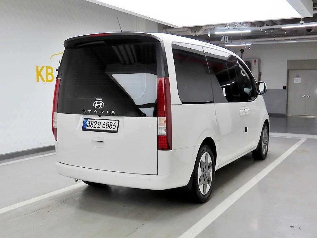 HYUNDAI Staria - Vista 4