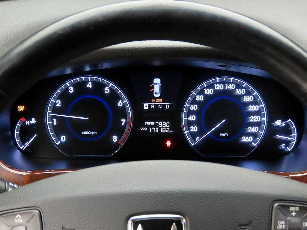 HYUNDAI Equus - Vista 6