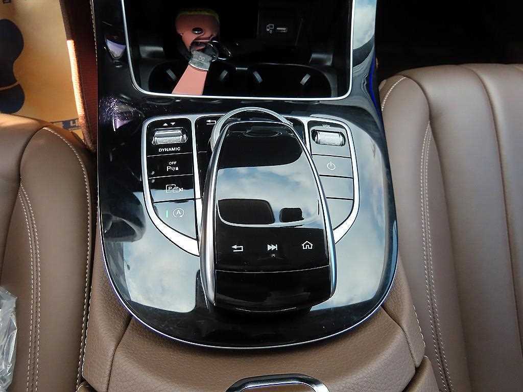 Mercedes Benz E class - Vista 12