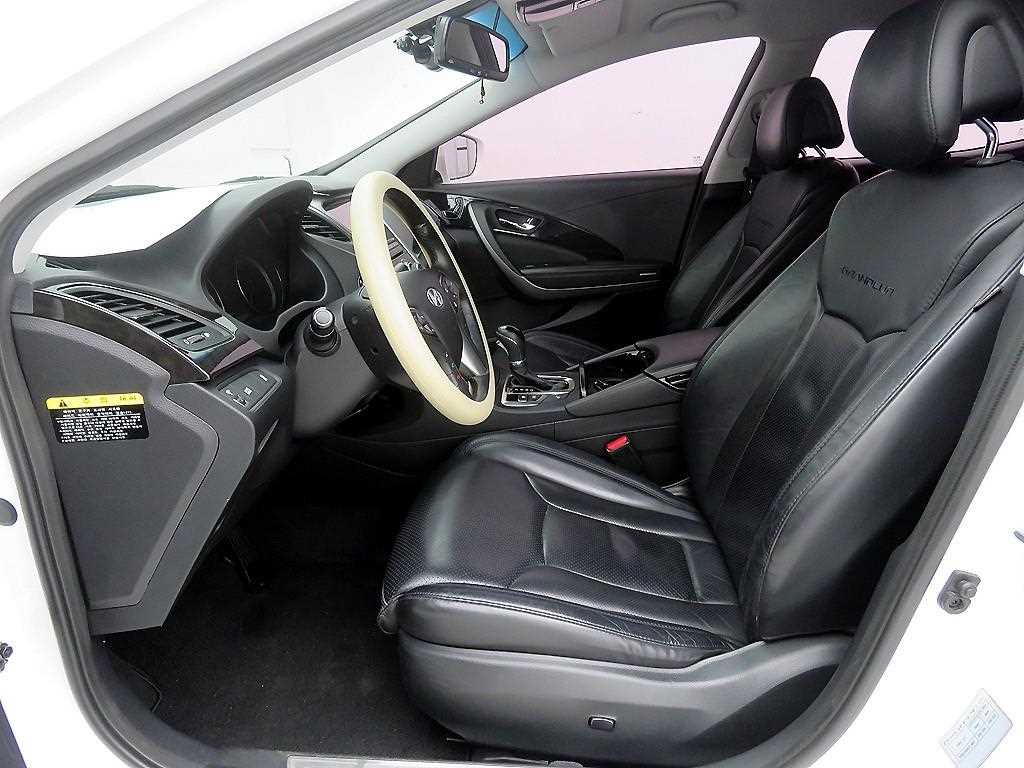 HYUNDAI Grandeur - Vista 5