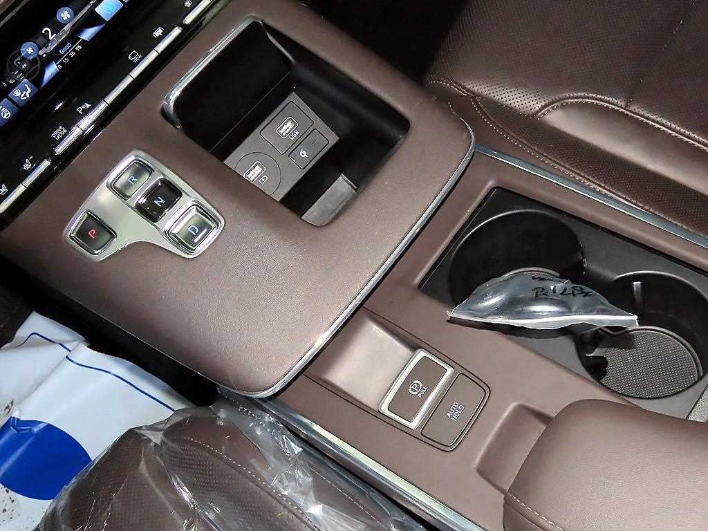 HYUNDAI Grandeur - Vista 12