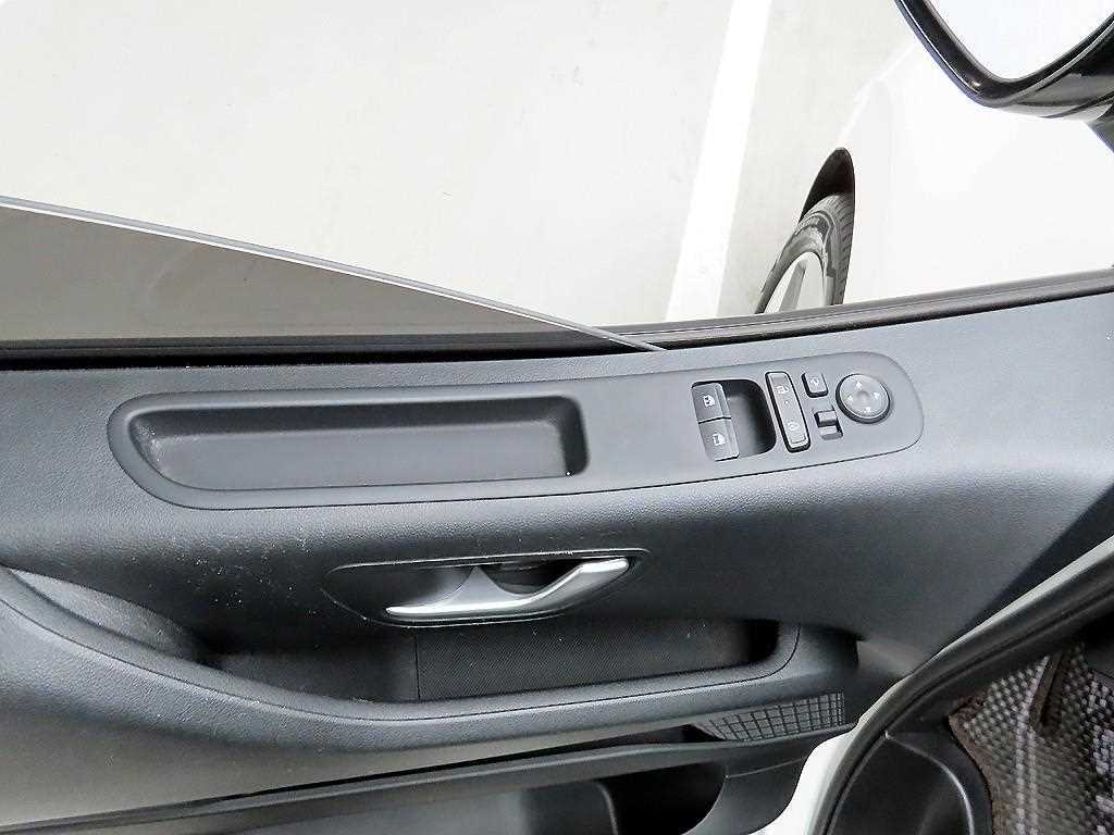 HYUNDAI Staria - Vista 11