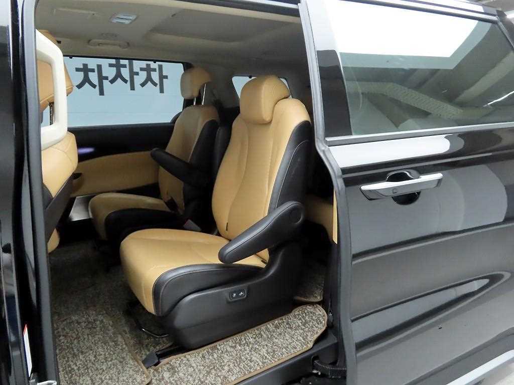 KIA Carnival - Vista 12