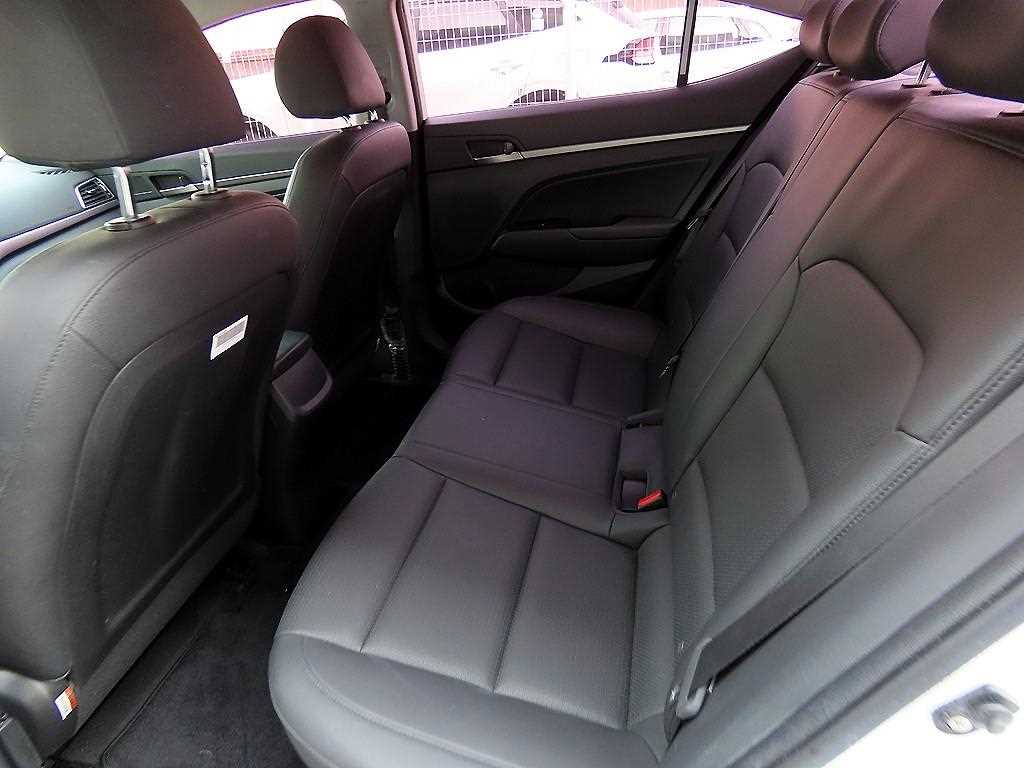 HYUNDAI Avante - Vista 6