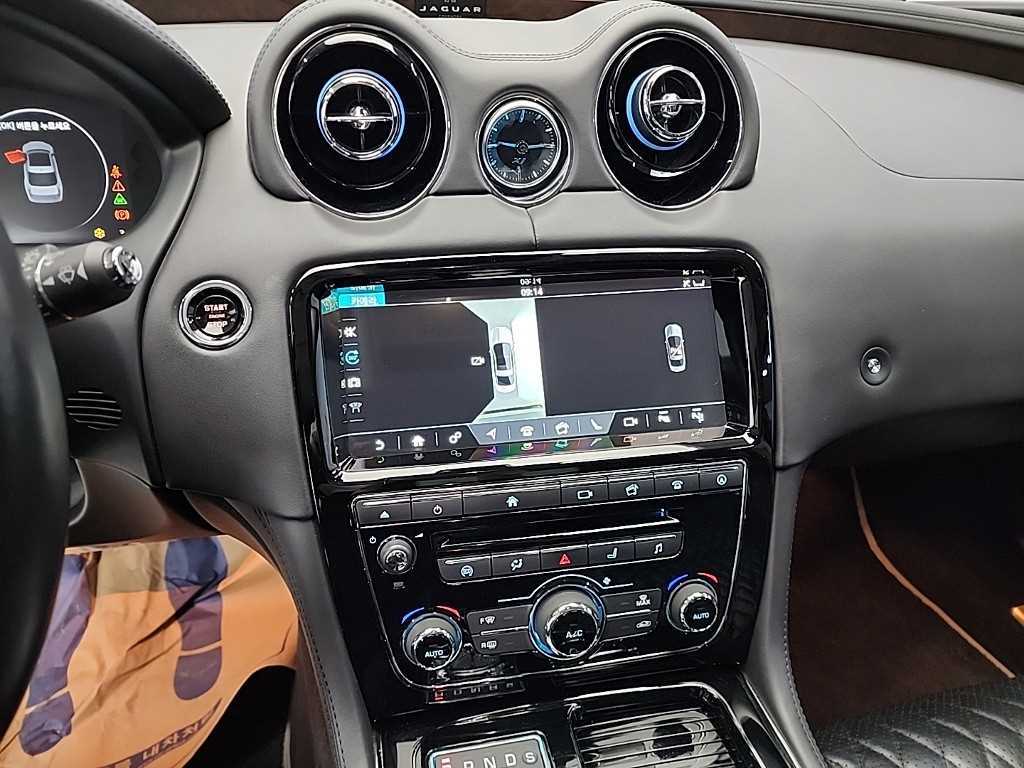 Jaguar XJ - Vista 10