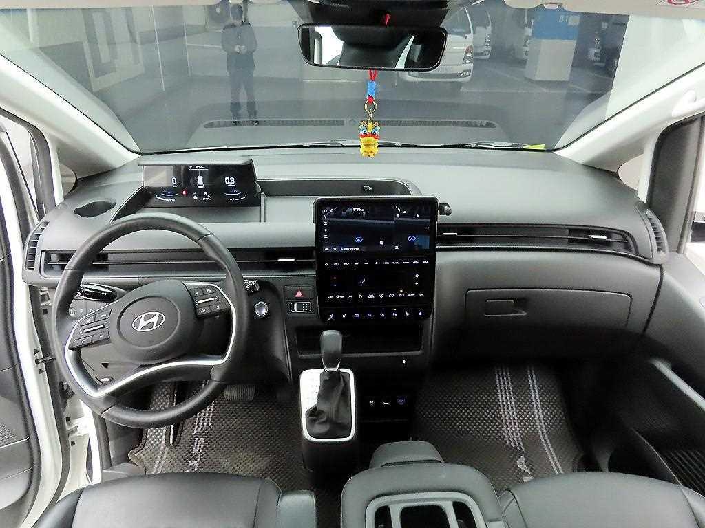 HYUNDAI Staria - Vista 8