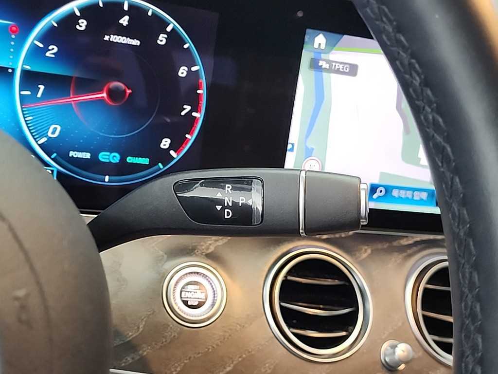 Mercedes Benz E class - Vista 8